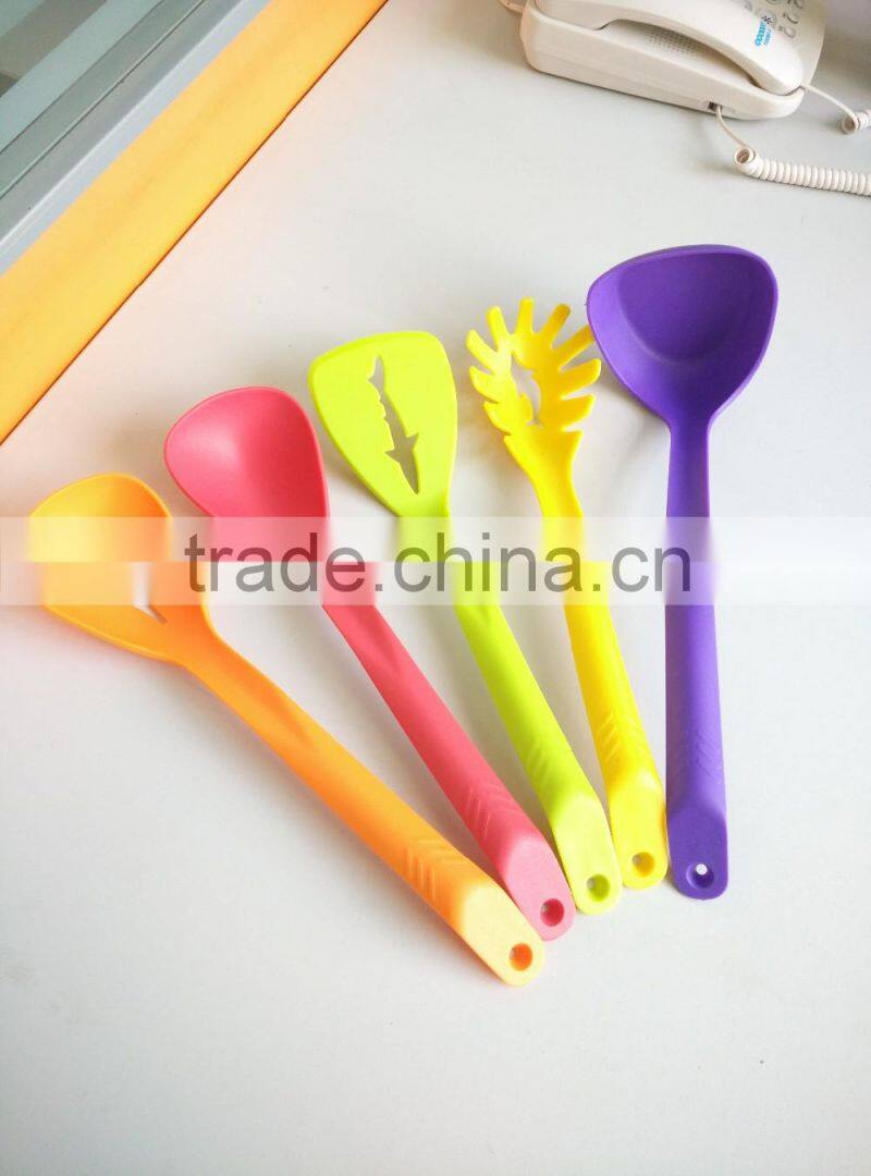 2016 FDA,LFGB Approval Kitchen Equipment Nylon Utensil New style colorful kitchen tools nylon utensil set