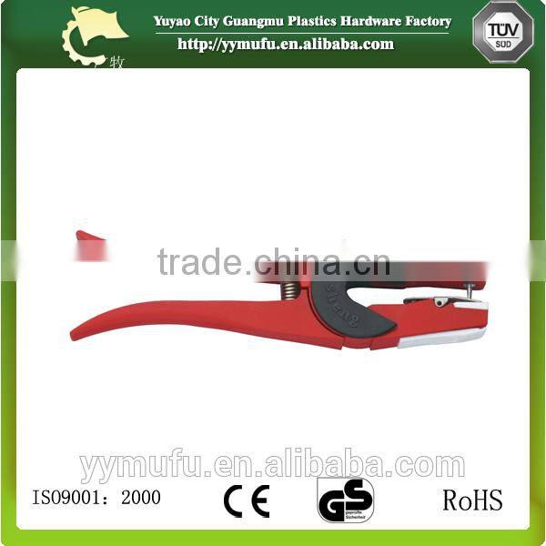 Castrator ring applicator can help the animals rapidly hemostasis for livestock