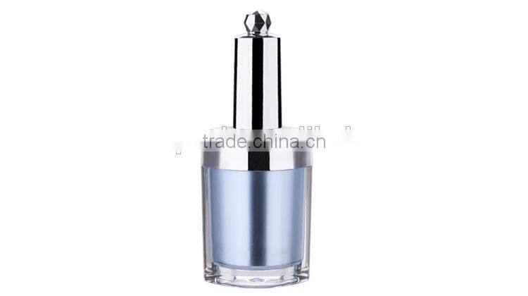 nail polish bottle with many diferent brush heads