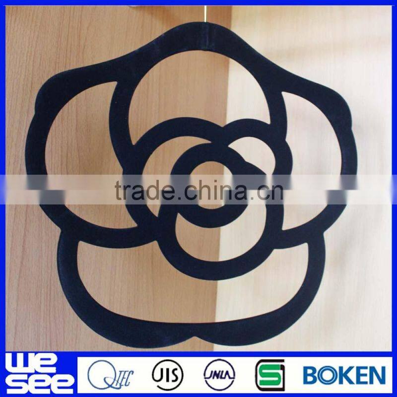 Velvet hanger for scarves in black