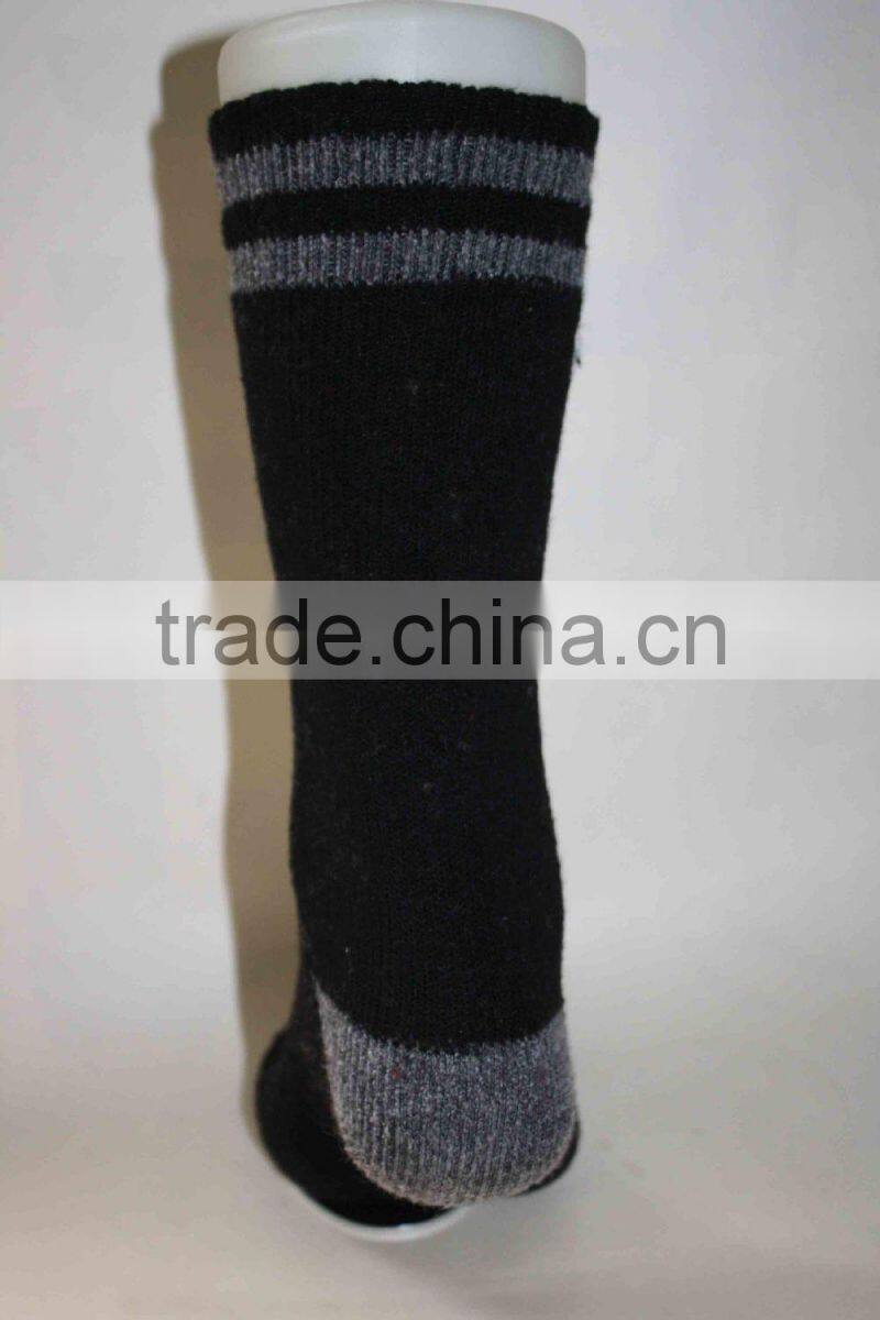 Knitted men wool and polyester sport socks