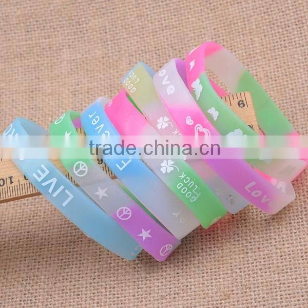 Cheap environmentally friendly fashion silicone bracelet/customized silicone bracelets