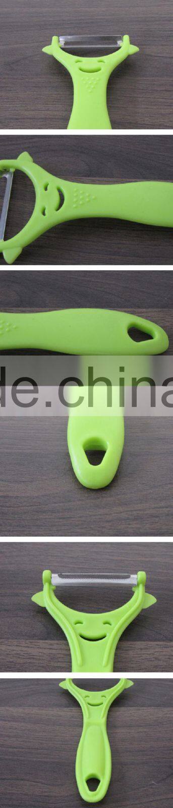 Plastic handle Creative Home plane scraping fruit planing Smile kitchen supplies household goods kitchen peeler P07