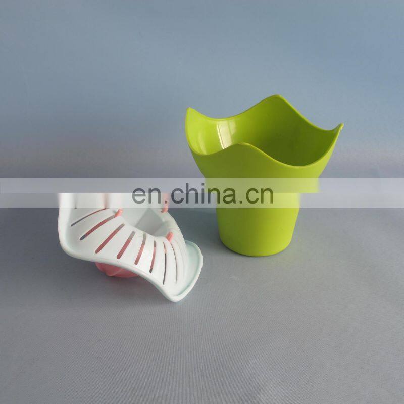 2014 hot sell sea wave shaped plastic lemon juicer
