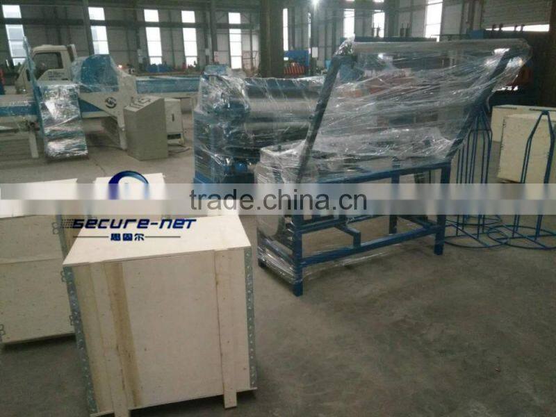 Welded wire mesh machine with roll mesh