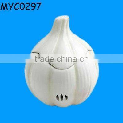 Kitchen decoration white ceramic onion storage pot