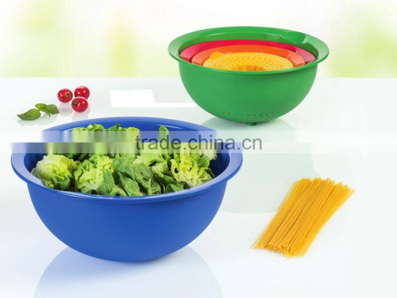 Set of 5 measuring bowl with citrus juicer