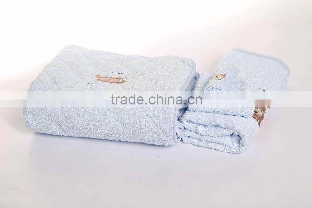 China Towe Factory with Light Blue Embroidery Cartoon Kids/Child Bath Towel
