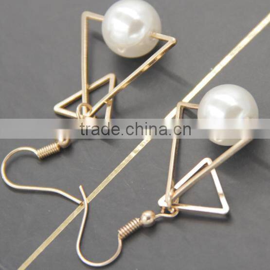 Generous Artifical Pearl on Triangle Stud Earrings