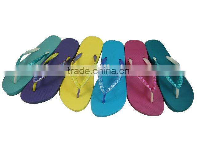 2015 good quality low price 2 tone strap basic PE beach slippers
