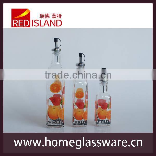 square glass dispenser for oil and vinegar with stopper