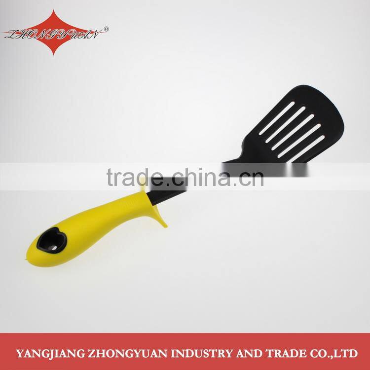 Non-slip love heart shape handle plastic nylon skimmer kitchen utensils