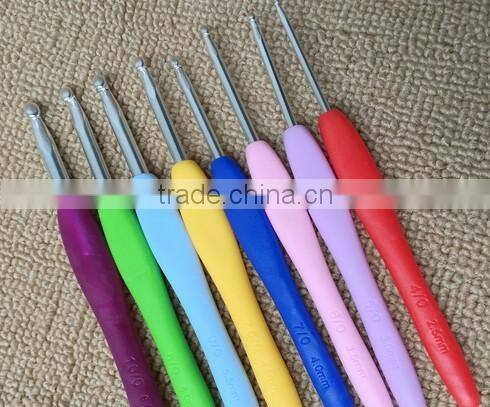 8pcs Colorful Soft Plastic Handle Aluminum Crochet Hooks Knitting Needles Set
