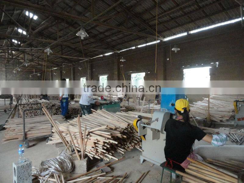 Zhenmao Factory Direct Sale PVC Coated Wooden Broom Stick with Monochrome,Polychrome or Flower Design for Choice