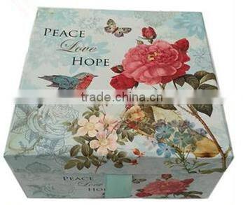 Square cosmetic box with a mirror