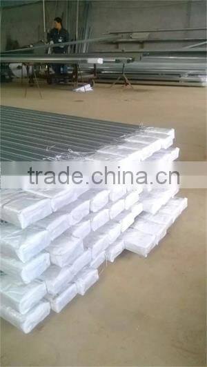 Sliding door track for sliding gate