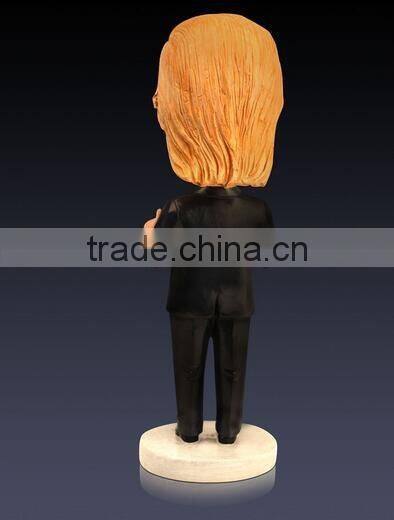 Shaking resin cartoon figure