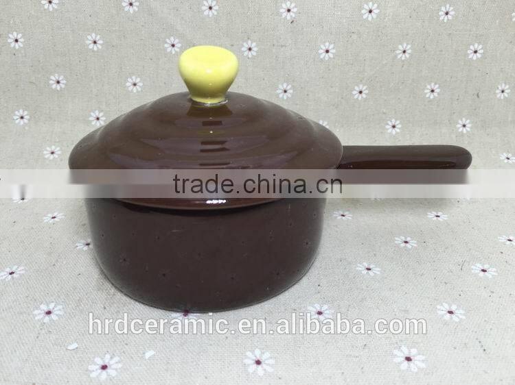 Wholesale stocked Ceramic soup bowl with silicone lid and handle