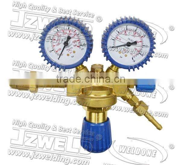 Oxygen pressure regulator