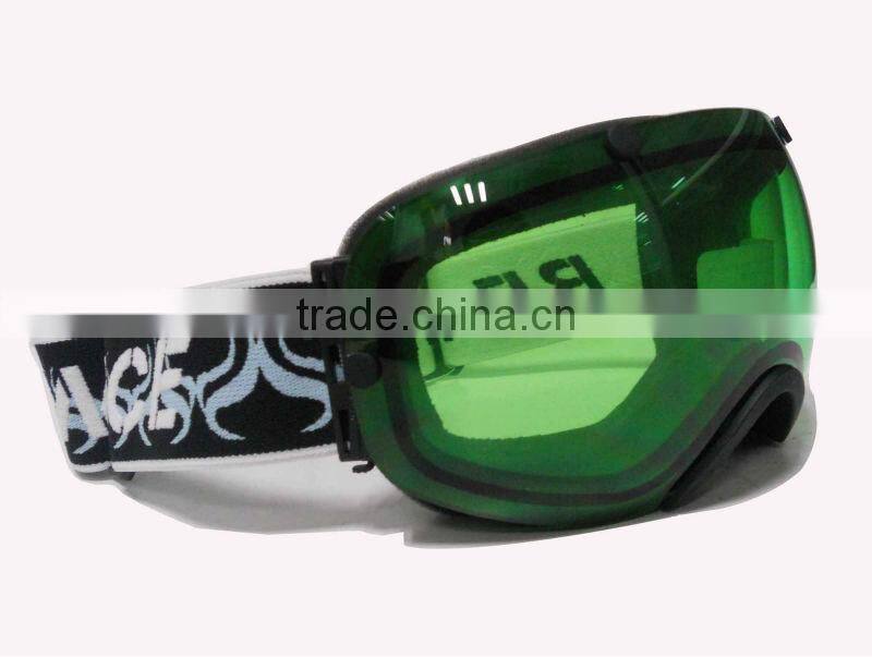 FDA & CE certificate glass snow dome,christmas glass snow ball,water ski glasses