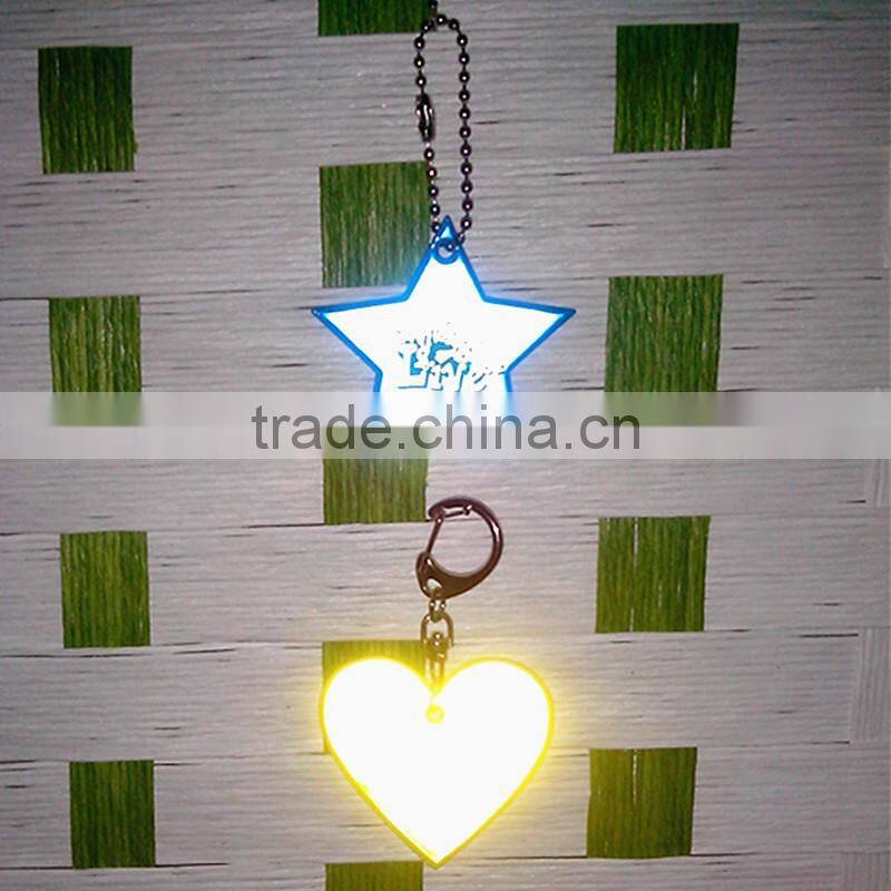 Cheap custom heart shape reflective hanger keychain souvenir