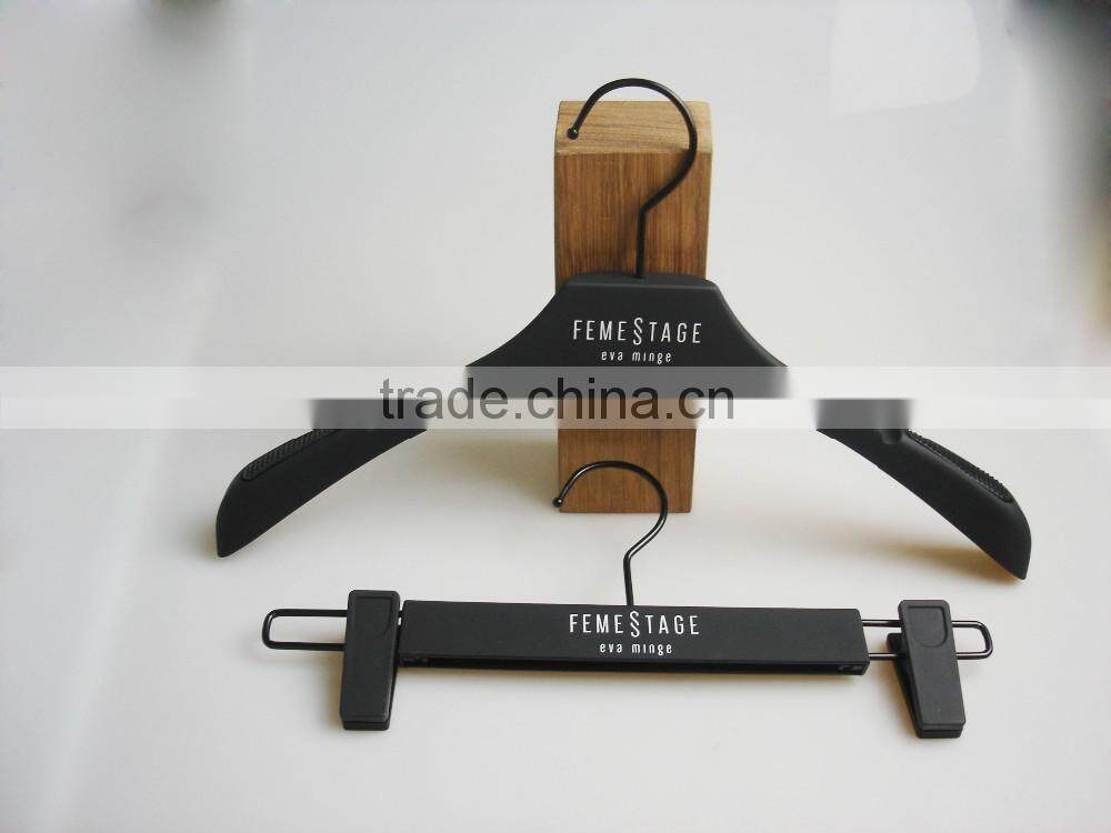 HA7035 same style top and bottom hanger rubber coated plstic hanger