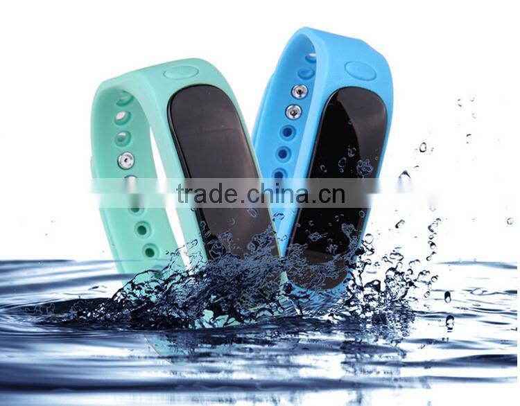 New Product Phone Camera/Video Remote Connected by V4.0 Bluetooth Standby Bracelet Watch