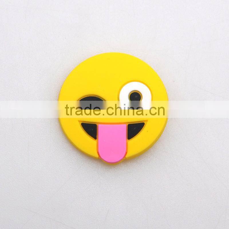Top selling silicon smilling emoji round magnetic brooch for party girl's kid's brooch pin