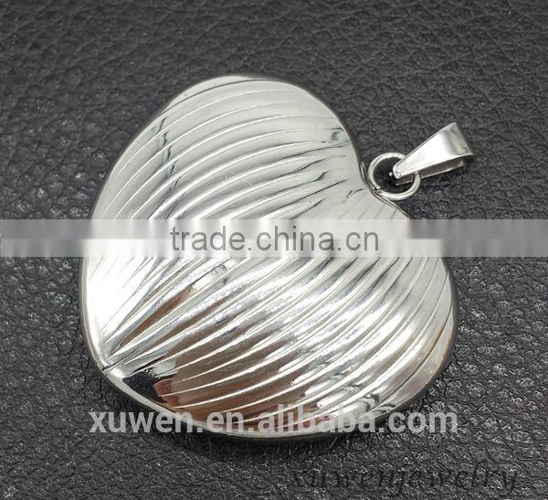 polish finish hollow heart stainless steel mirror pendant