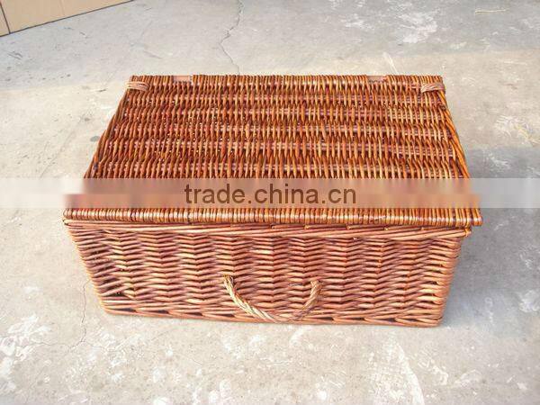 Empty wicker hamper / empty willow picnic basket with leather and willow handle