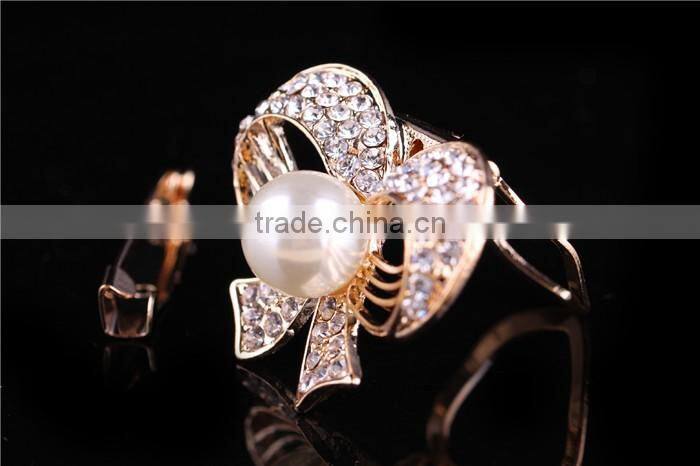 Handmade fashion jewelry gold plated zinc alloy full jewelled bowknot scarf clip brooch