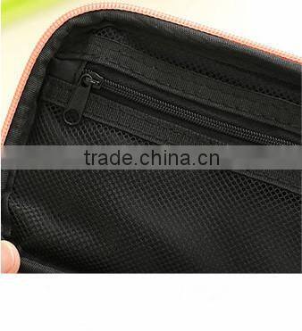Practical high-capacity portable cosmetic bag