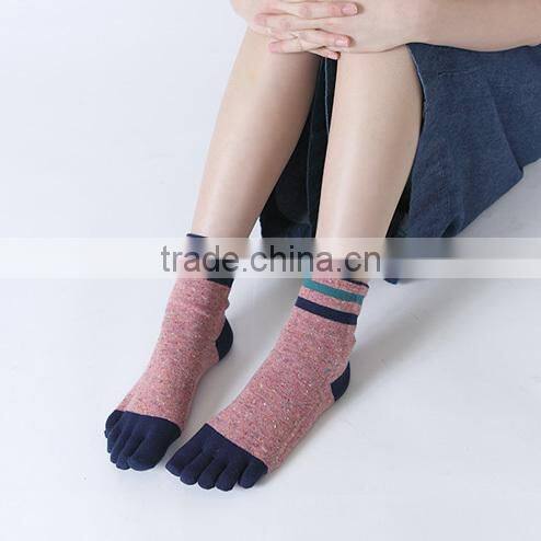 Hot Selling Japanese Design OEM School Lovely Girls Winter Comfortable Cotton Red Stripes Injinji Yoga Casual Socks