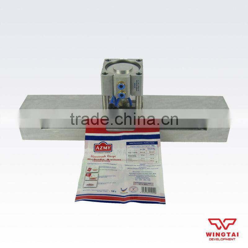 Lengthened automatic plastic hole punching machine