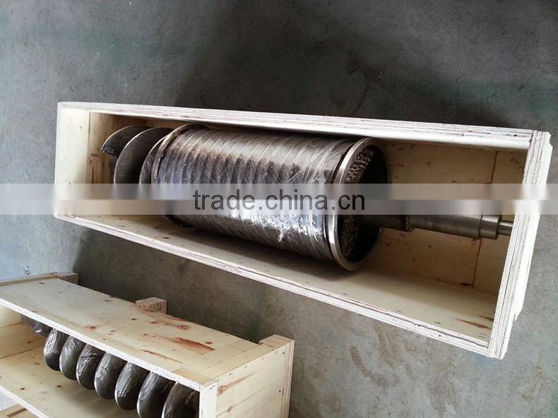 Newest designed screw press solid liquid separating machine for cow / pig / chicken manure with great performance