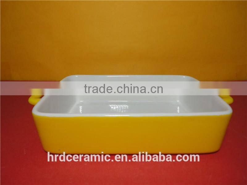Microwave safe porcelain red oven ware bakeware with handle
