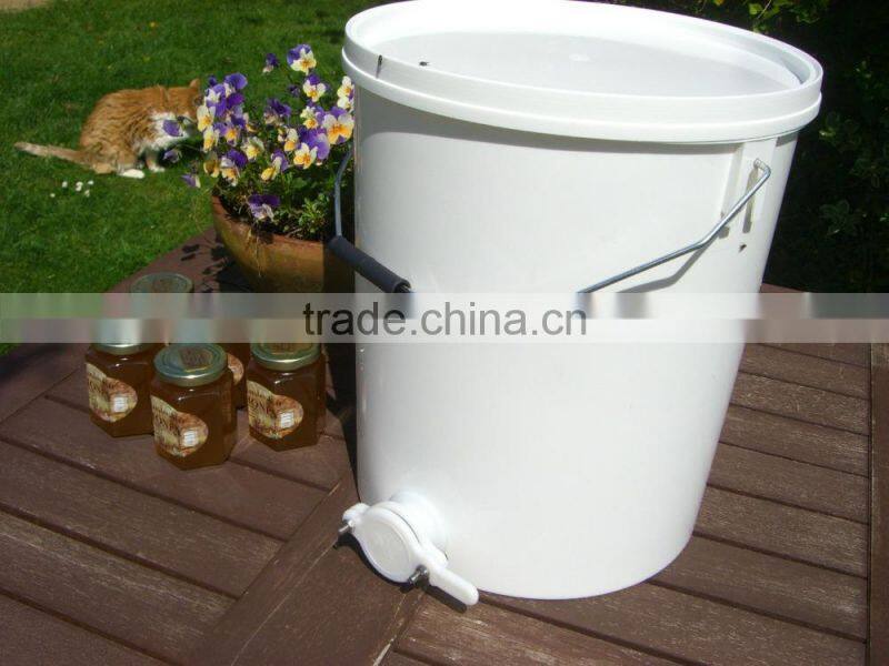 beekeeping equipment 20L plastic honey tank with honey gate