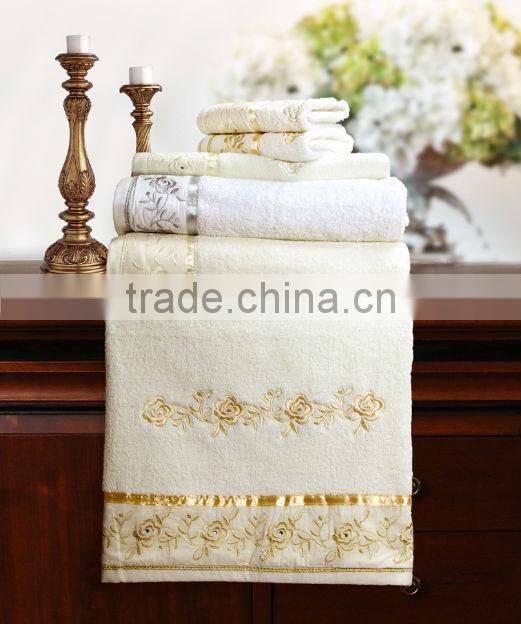 towels set with lace and embroidery