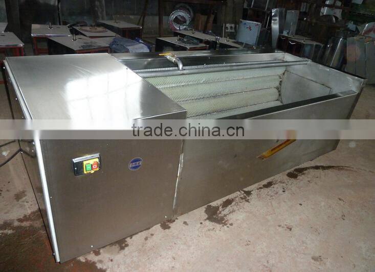 Fruits and vegetables cleaning and peeling machine