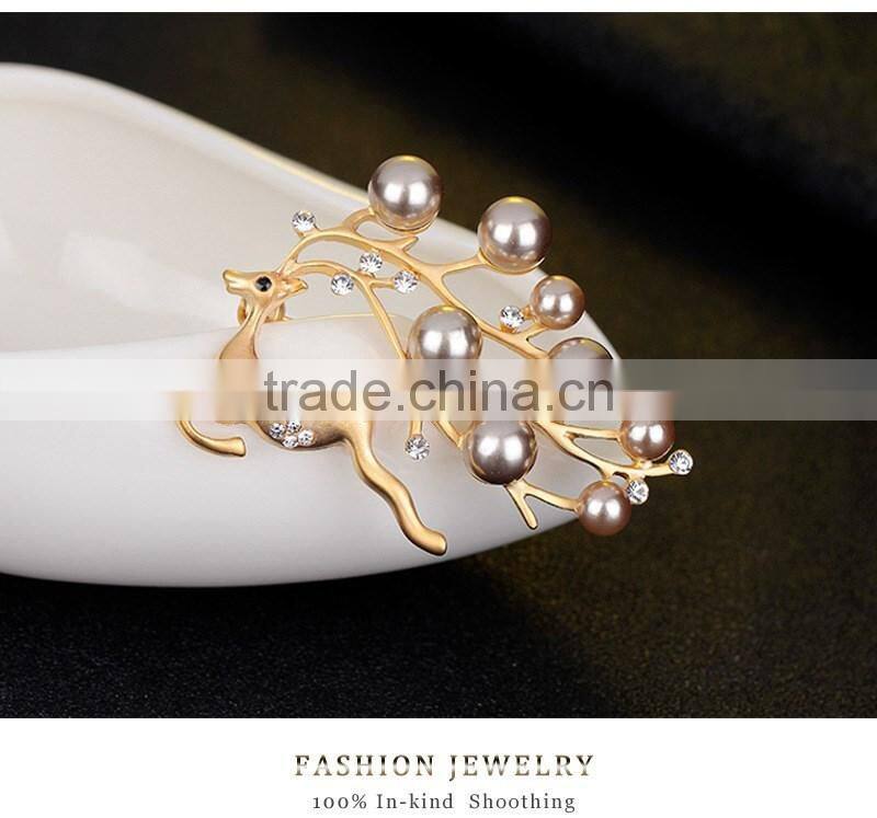 Christmas Pearl Crystal Pin Brooch Reindeer Stag Buck Deer Costume Jewelry Silver/Gold Tone