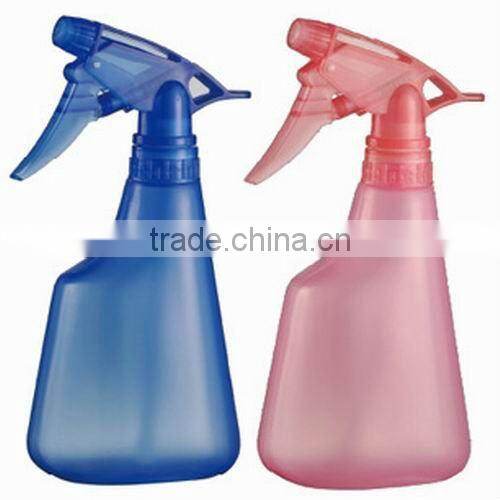 Plastic trigger spray bottle