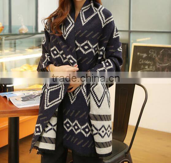 Whoesale Rhombic Geometry Pattern Jacquard Ladies Cashmere Poncho Shawl