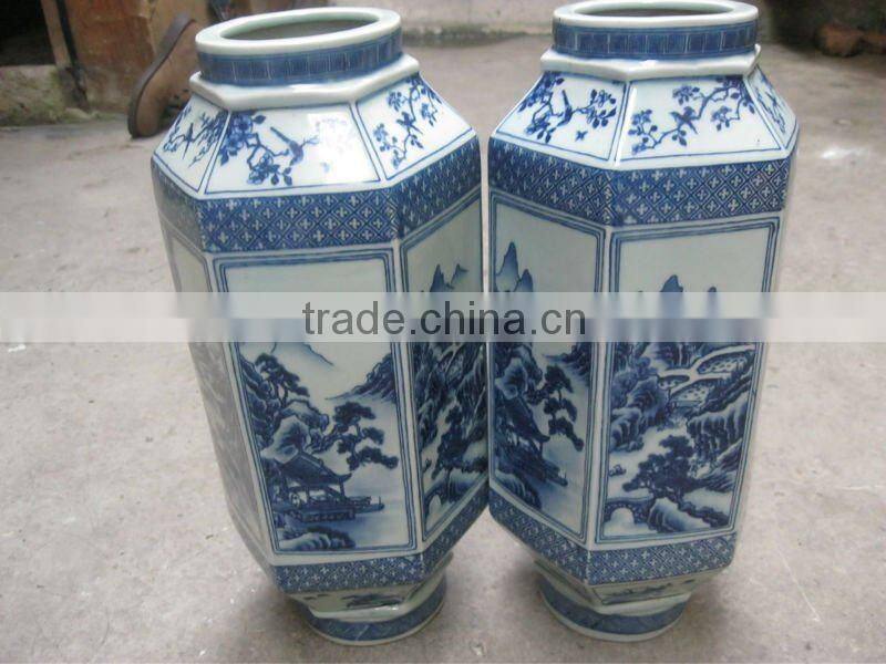Chinese antique blue and white ceramic vase