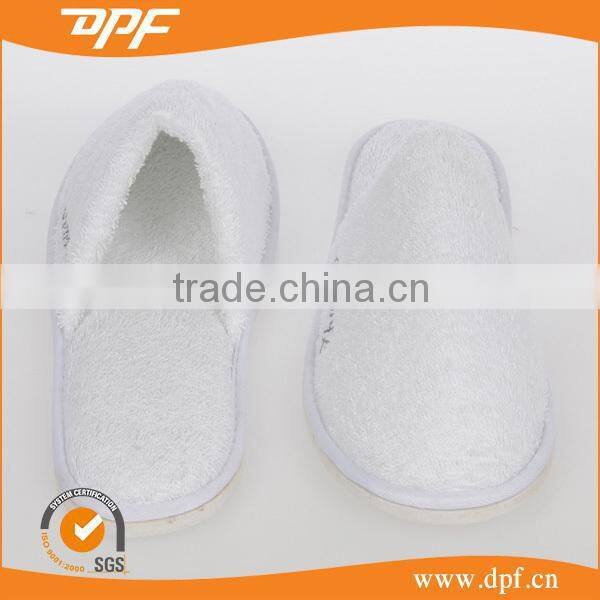 hotel slipper with embroideried customized logo for hotel use
