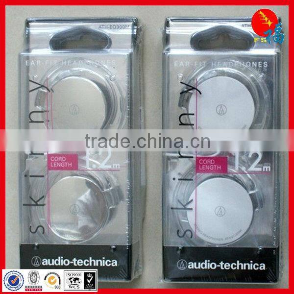 Plastic clamshell blister packaging for light bulb