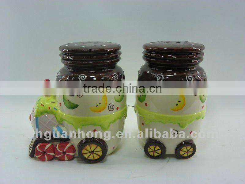 Ceramic sugar jar with silicone lid in train shape