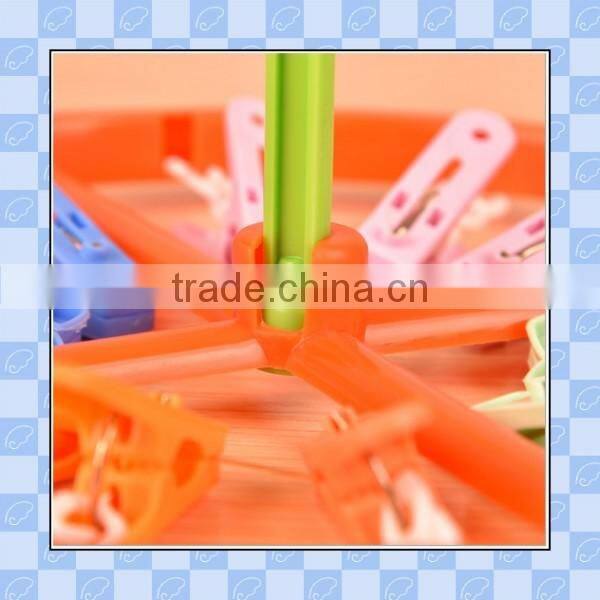 customized hot sell pop new plastic round hanger with colorful plastic small lips for socks bra