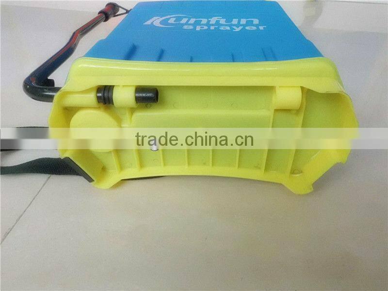 12L agricultural hand sprayer with transparent water level