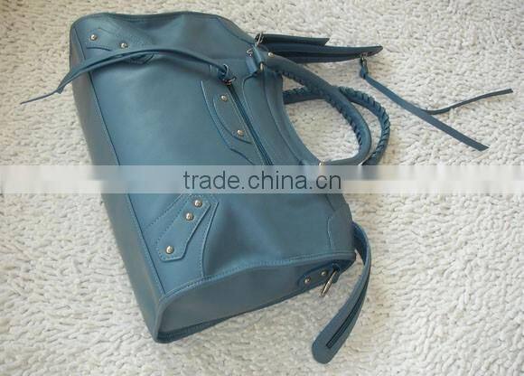 Green genuine leather special design handbags with large capacity women messenger bag