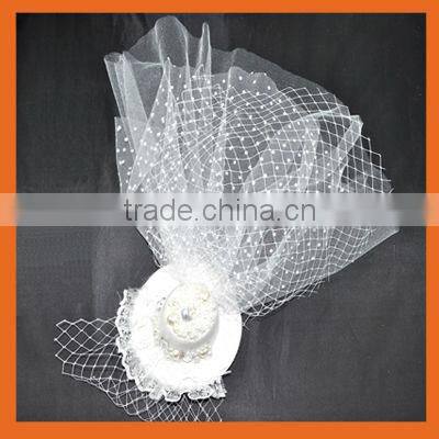 Hairpin with white small top hat and lace